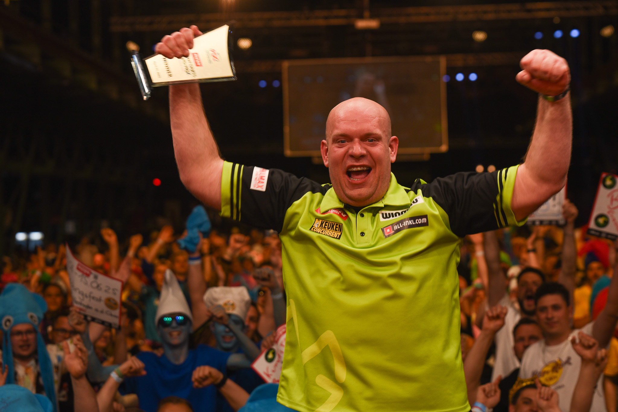 Michael van Gerwen gewinnt den ELTEN Safety Shoes German Darts Grand Prix in München.
