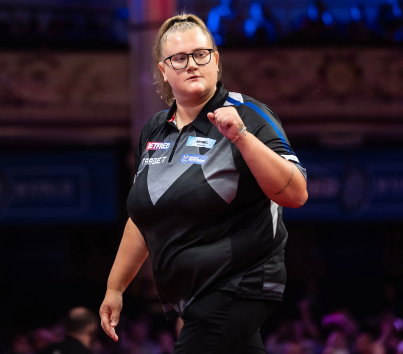 Beau Greaves ballt mit stolzem Blick ihre linke Faust