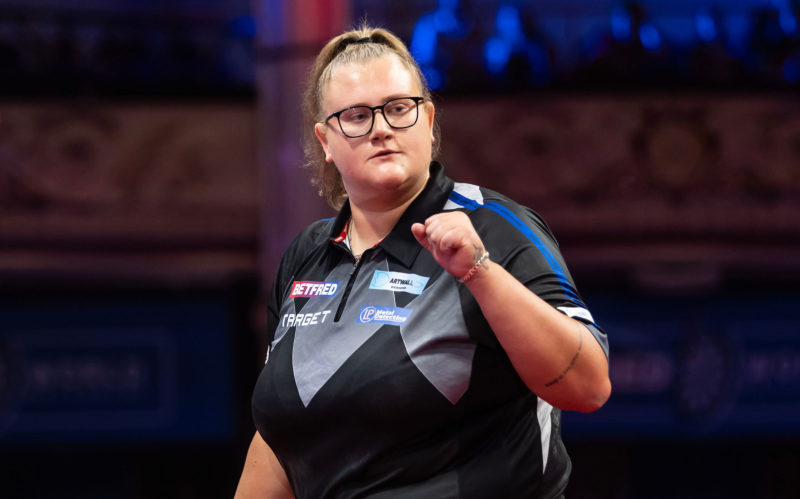 Beau Greaves ballt mit stolzem Blick ihre linke Faust