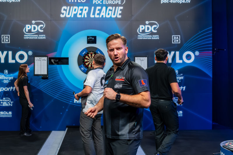 Arno Merk im Finale der Super League 2025 gegen Daniel Klose.