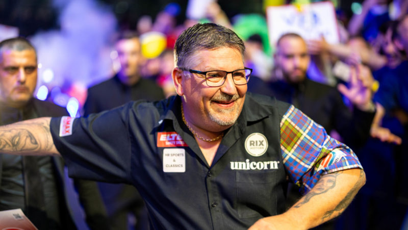 Gary Anderson beim ELTEN Safety Shoes European Darts Grand Prix 2025 im Glaspalast Sindelfingen.