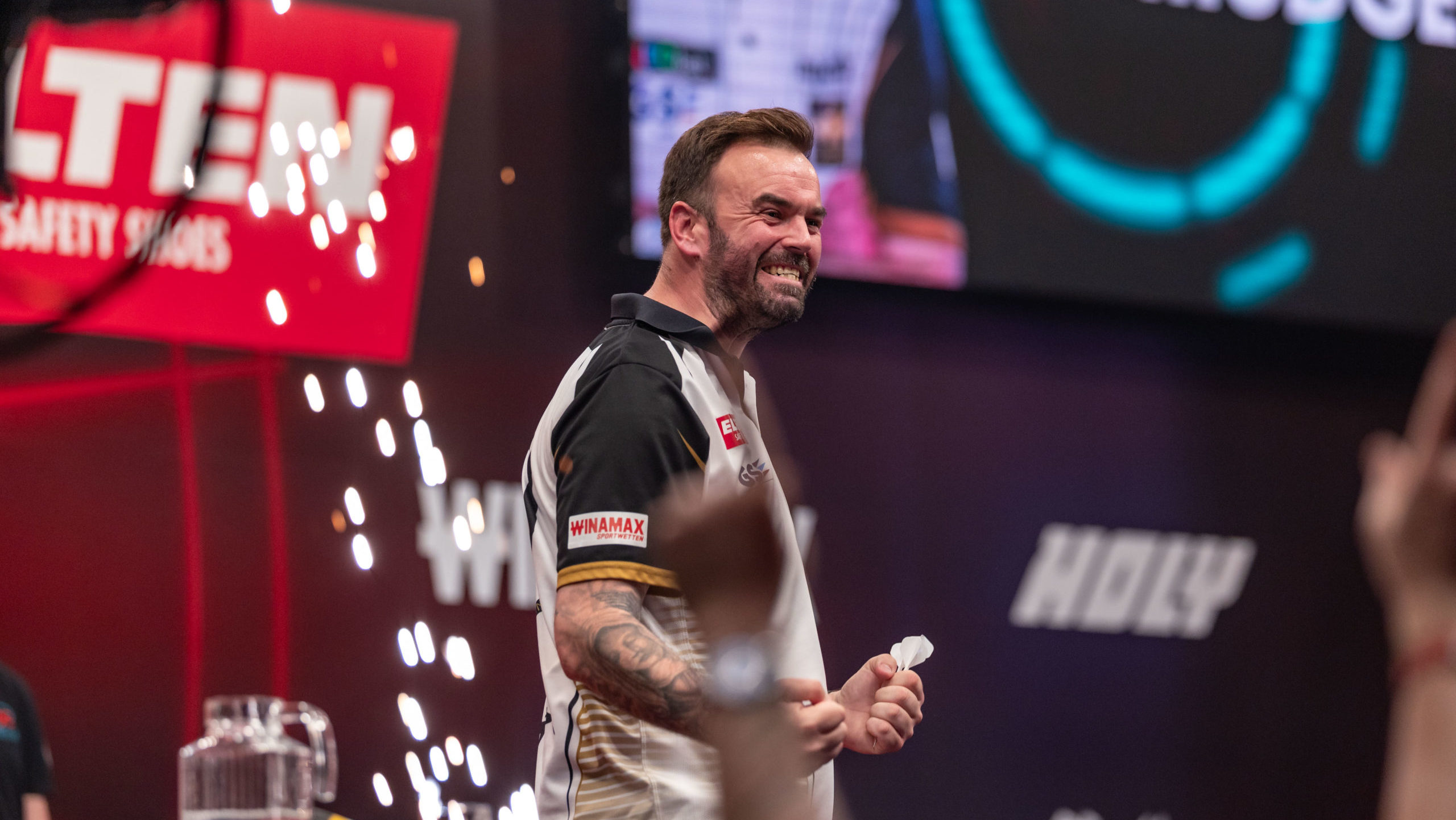 Ross Smith gewinnt die ELTEN Safety Shoes International Darts Open 2026 in der WT Energiesysteme Arena in Riesa mit 8:3 gegen Ryan Searle.