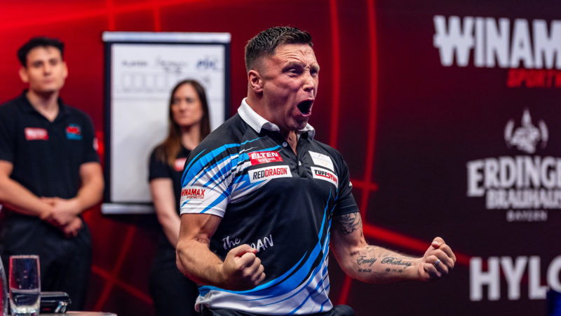 Gerwyn Price beim ELTEN Safety Shoes European Darts Grand Prix im Glaspalast in Sindelfingen.