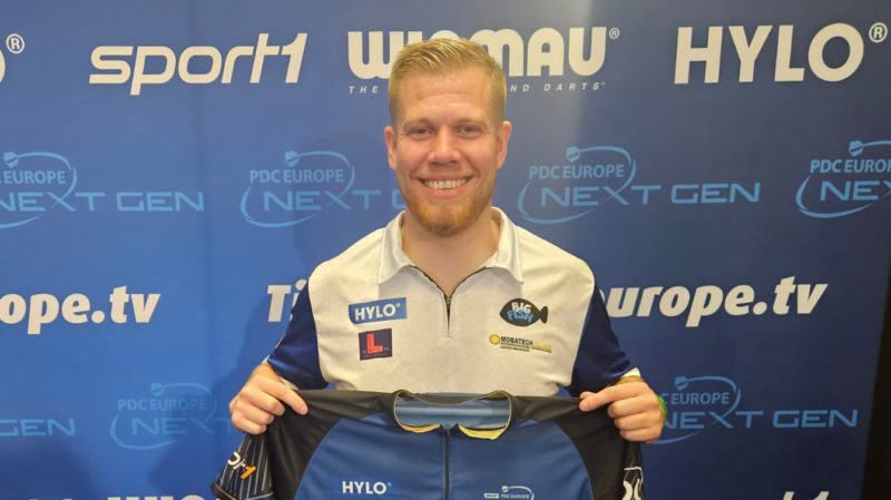 Jaimy Van de Weerd gewinnt Event 10 der HYLO PDC Europe Next Gen in Ried im Innkreis.
